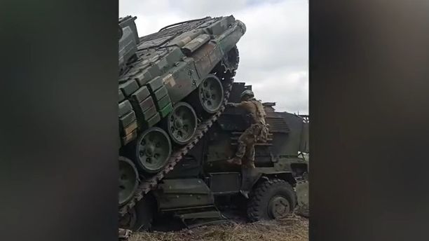 Nové záběry osvětlují zásah ukrajinského tanku proti vlastnímu obrněnci
